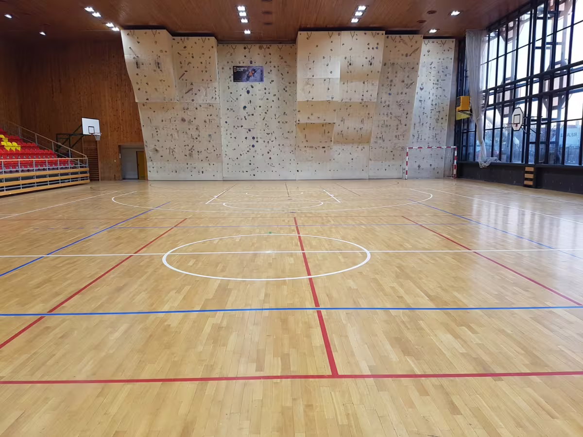 Sportovní haly, tělocvičny a volnočasová zařízení